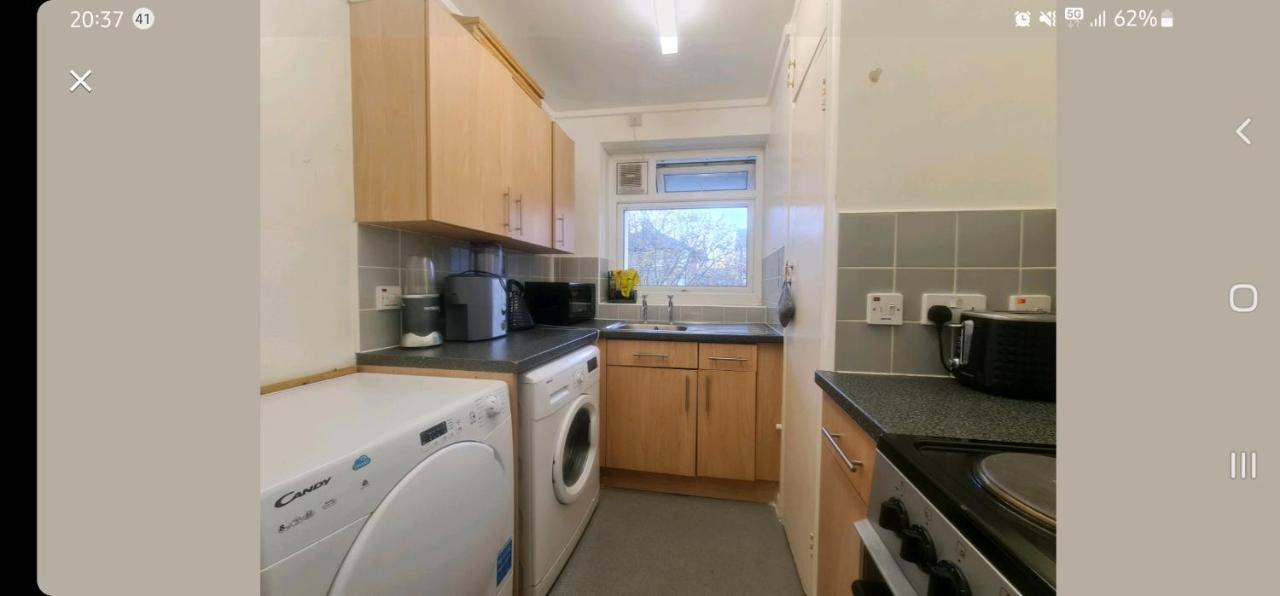 R3 Superking Sized Bed & 75" Tv On The Wall In Clapham Διαμέρισμα Λονδίνο Εξωτερικό φωτογραφία