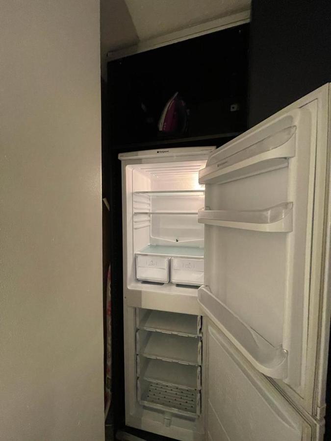 R3 Superking Sized Bed & 75" Tv On The Wall In Clapham Διαμέρισμα Λονδίνο Εξωτερικό φωτογραφία