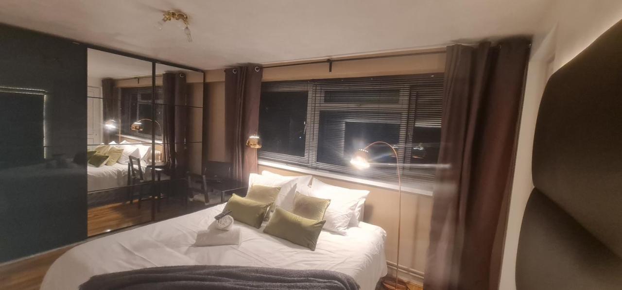 R3 Superking Sized Bed & 75" Tv On The Wall In Clapham Διαμέρισμα Λονδίνο Εξωτερικό φωτογραφία