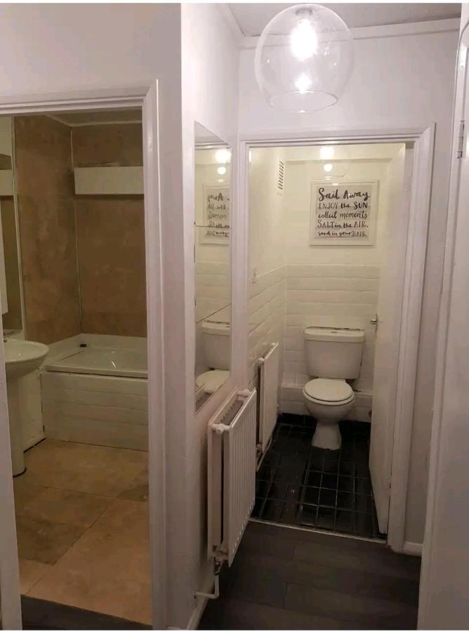 R3 Superking Sized Bed & 75" Tv On The Wall In Clapham Διαμέρισμα Λονδίνο Εξωτερικό φωτογραφία