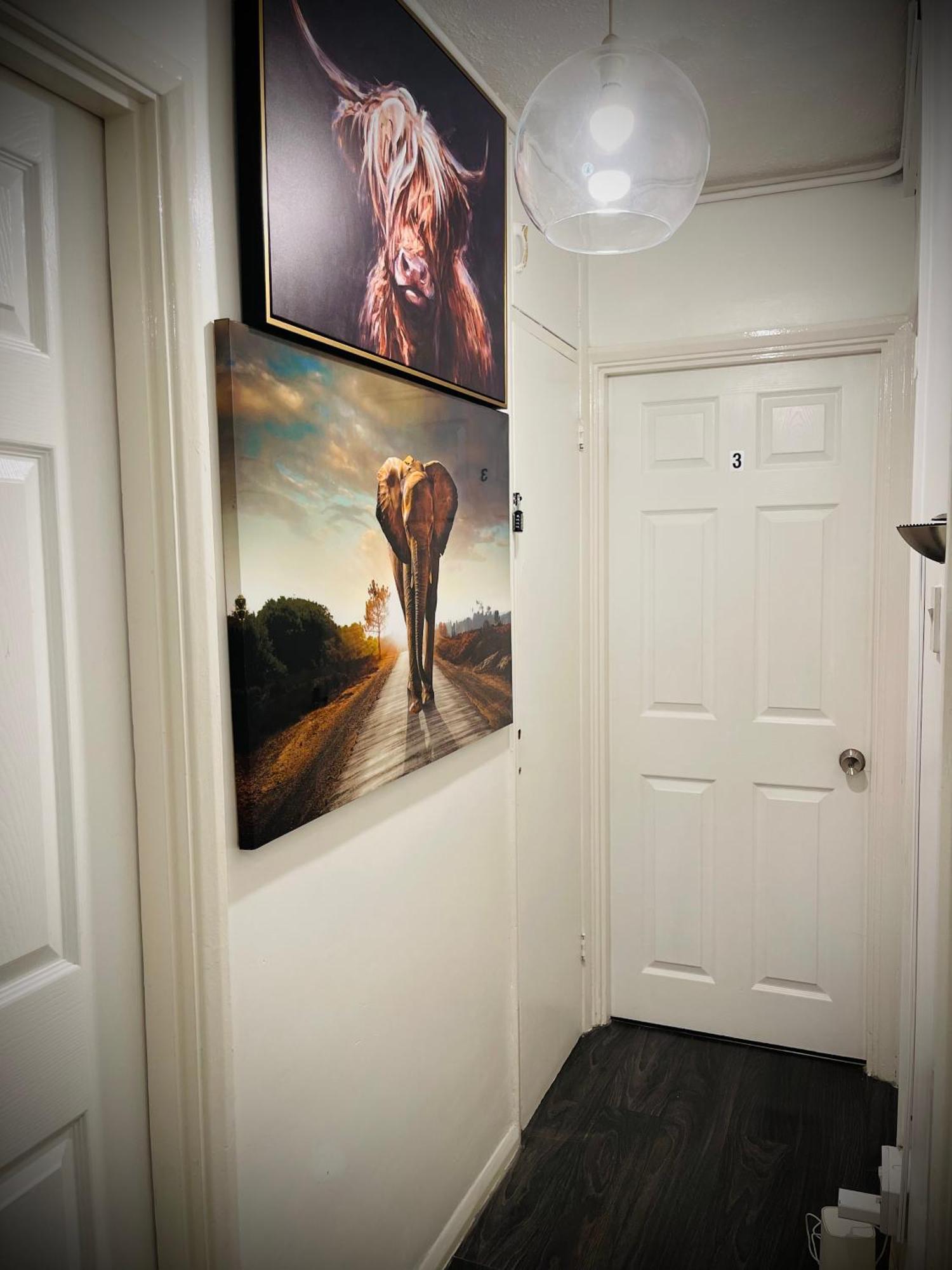 R3 Superking Sized Bed & 75" Tv On The Wall In Clapham Διαμέρισμα Λονδίνο Εξωτερικό φωτογραφία